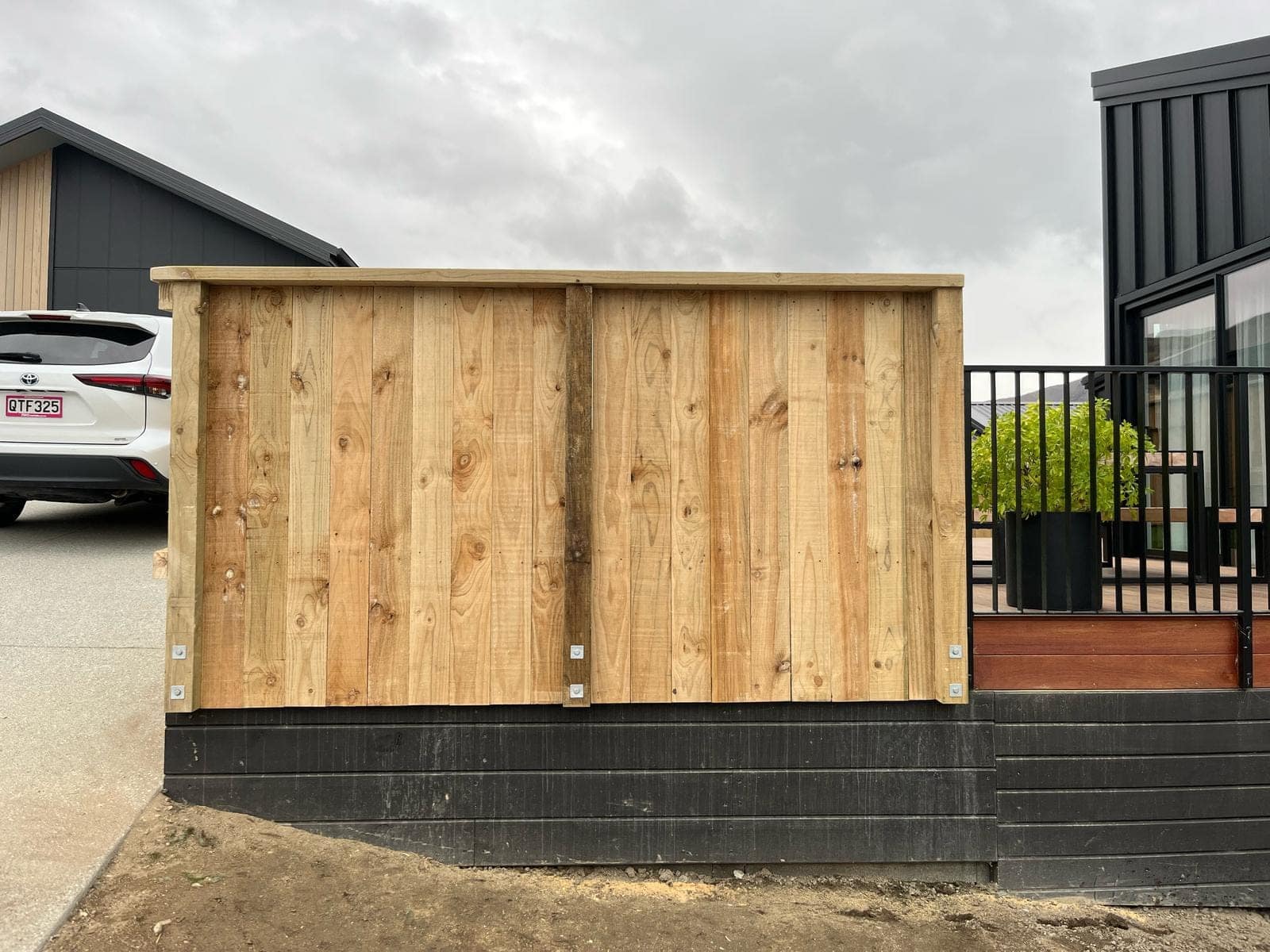 Timber paling fence with matching gate on a modern Queenstown home